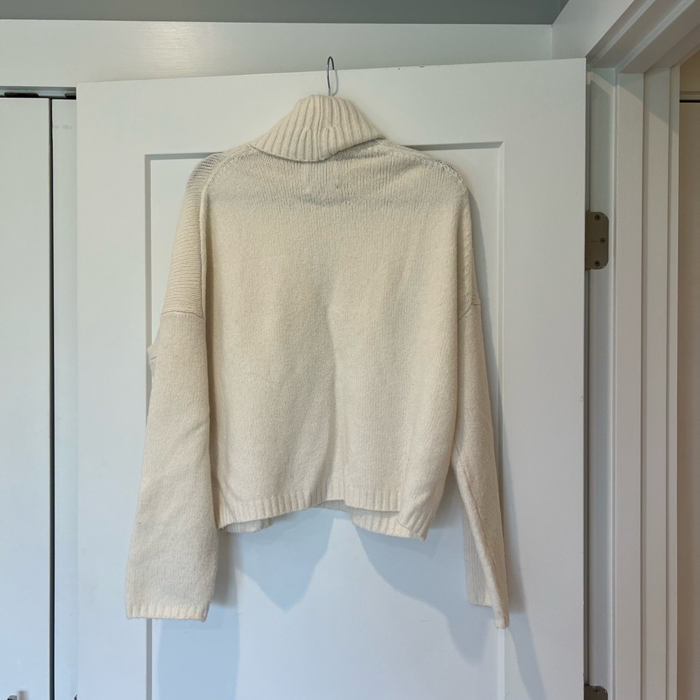 Abercrombie Turtleneck Sweater (Size Small, Off-White Color) - Picture 7 of 7